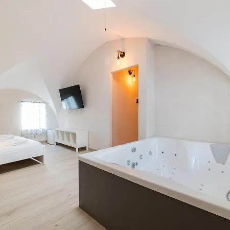 Luxurios Hot Tub-maiori